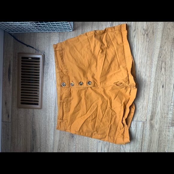 High-waisted Shorts - Picture 1 of 3